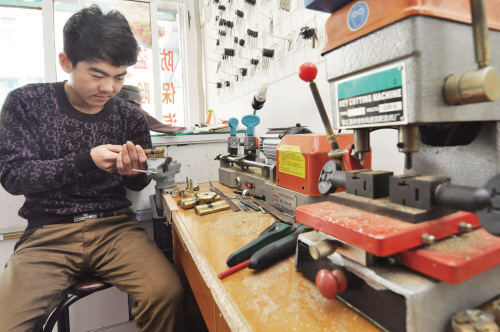 百口乡开锁店为啥“牛号”频现 听开锁师傅讲什么锁最防盗